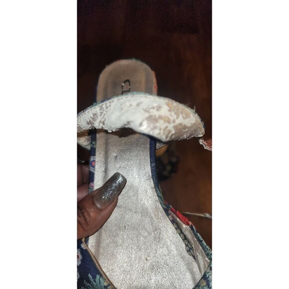 CL by Chinese Laundry Sandals - Picture 3 of 6